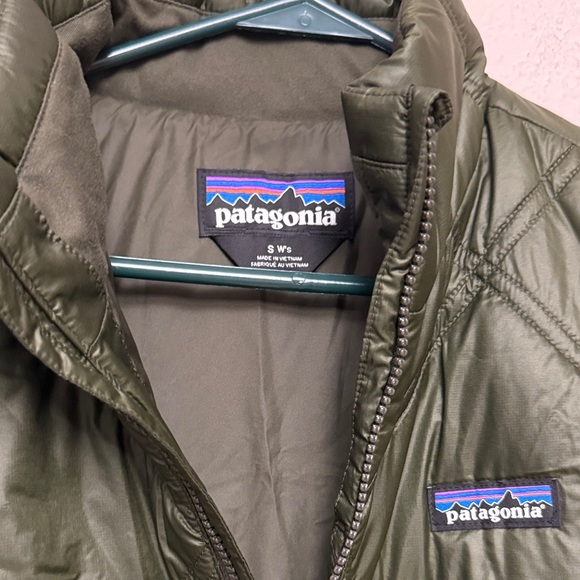 Patagonia Women's Pine Bank Insulated Parka size S NWOT - Picture 2 of 3